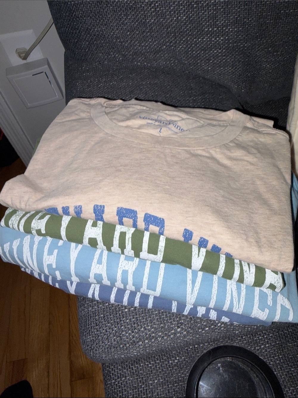 Bundle of 3 Vineyard Vines Heritage Men’s T shirts, Size LG